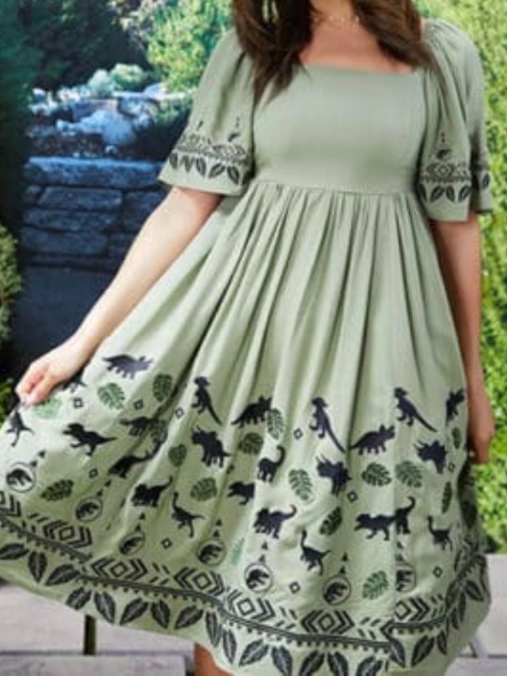 Jurassic World Box Lunch Dress Size Medium Dinosaur Allover‎ Embroidered Print